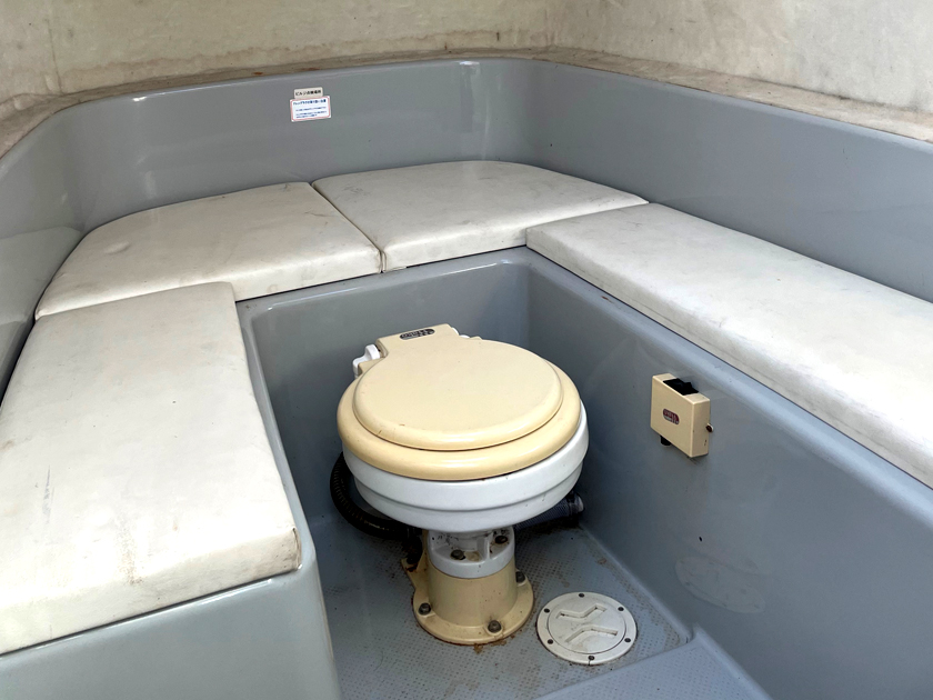 水洗式トイレ完備